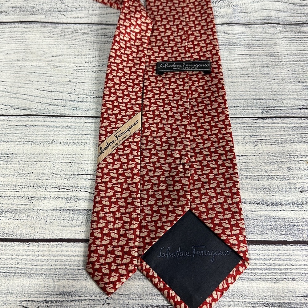 Salvatore Ferragamo Duck Like / S Pattern Print 100% Silk Designer Luxury Tie - Picture 2 of 4